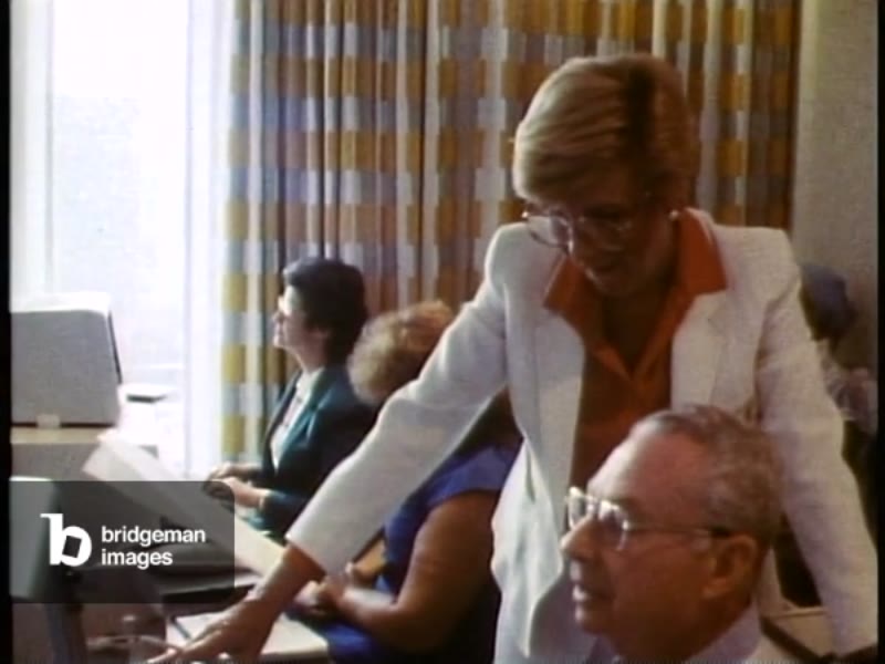 Image of QE2 computer learning center, 1985, medium shot